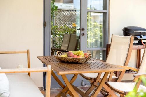 Valashouse in Agia Paraskevi