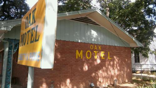 The Oak Motel