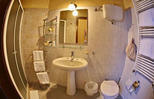 ห้องน้ำ, Hotel Italia Cortona in คอร์โตนา