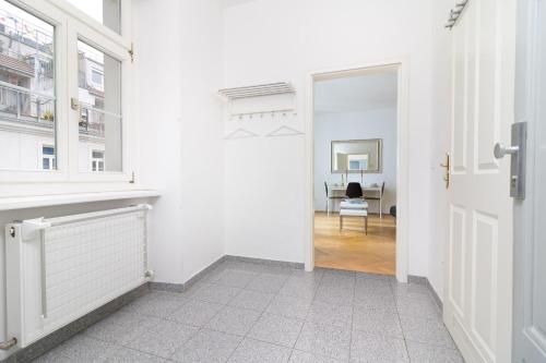 Central Vienna-Living - image 3