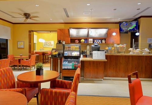 Courtyard by Marriott Hutchinson Island Oceanside/Jensen Beach - image 2