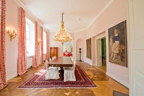 レーリング Schloss Retzow Apartments 4つ星 ゲストハウス ロビー