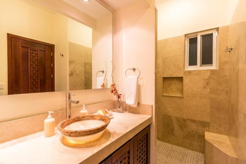 Vivo Resorts Vivo Resorts is a popular choice amongst travelers in Puerto Escondido, whether exploring or just passing through. The hotel offers a wide range of amenities and perks to ensure you have a great time.