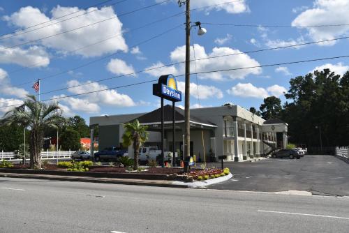 Days Inn by Wyndham Goose Creek