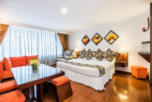 Hotel Platinum Suite - image 5
