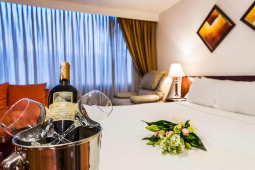 Hotel Platinum Suite - image 4