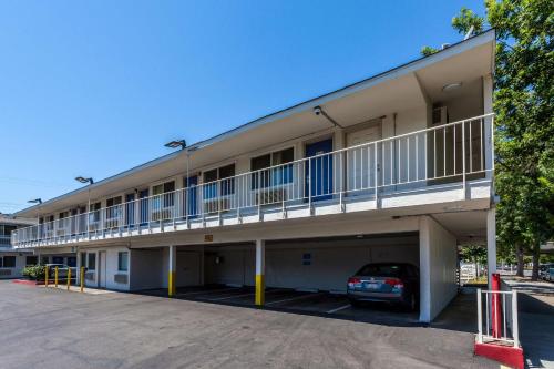 Motel 6 Sacremento Ca - Downton - image 2