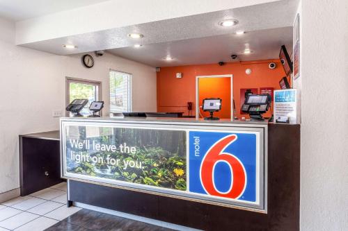 Motel 6 Sacremento Ca - Downton - image 3