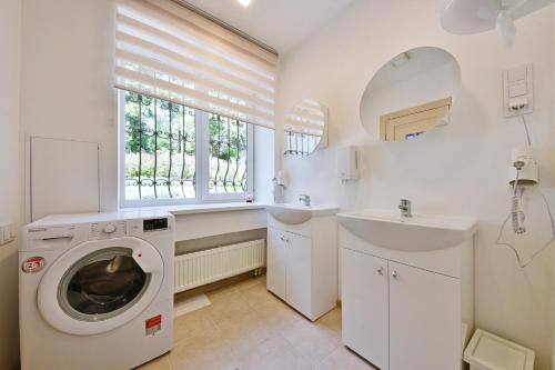 Laisves Avenue Hostel 