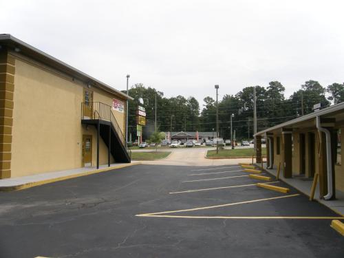 อเมริกัส เบสต์ แวลู อินน์ สโตน เมาน์เทน แอตแลนตา อีสต์ (Americas Best Value Inn Stone Mountain Atlanta E) in สโตนเมาท์เทน (GA)