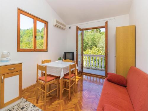  Apartment Mali Iz II in Makovac