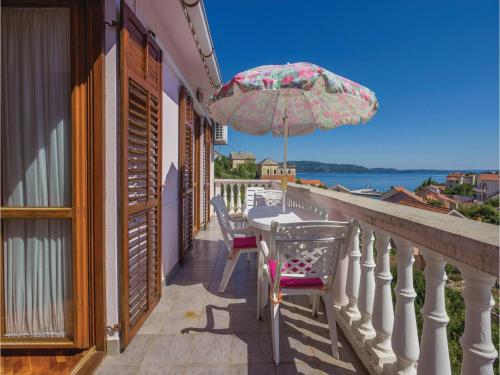  Apartment Mali Iz with Sea View XIV, Unterkunft in Makovac