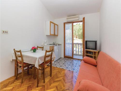  Apartment Mali Iz III in Makovac