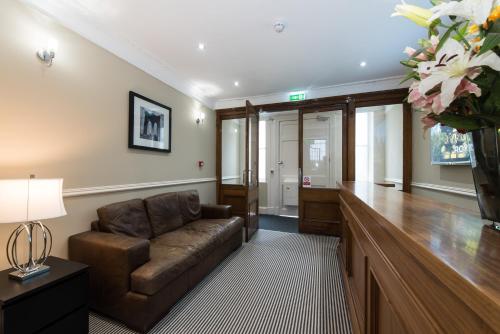 Royal Princes Suites - image 12