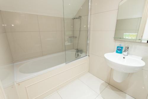 Royal Princes Suites - image 9