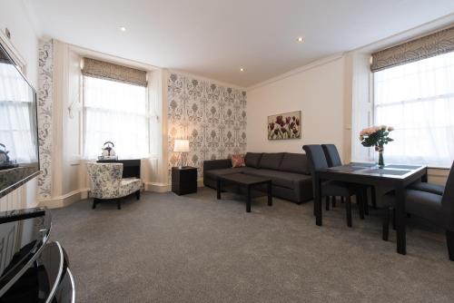 Royal Princes Suites - image 11