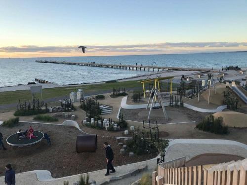 Vitamin Sea Beach House with outdoor Spa near Herman Street Reserve