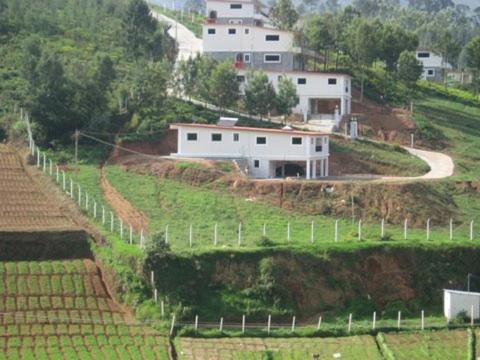 Mountain Top Holiday Home