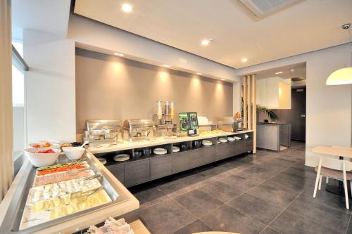 Astron Suites & Apartments - image 7