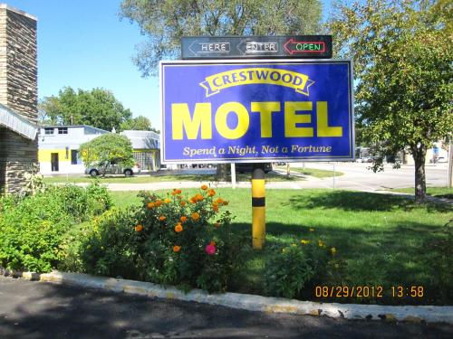 . Crestwood Motel