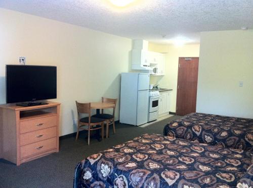 Deluxe Double Room with Kitchenette