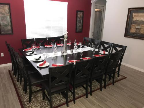 Magnificent Twelve Bedroom Home - image 3