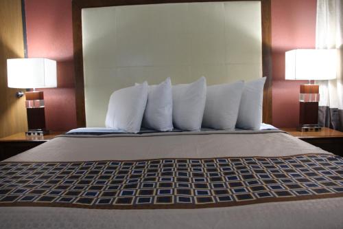 Westbridge Inn and Suites