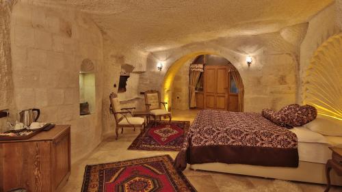 Phocas Cave Suites - image 3