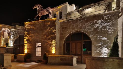 Phocas Cave Suites - image 5