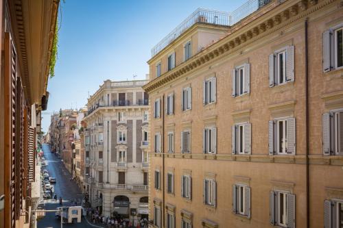 A World Aparts - 143 Sistina - image 3