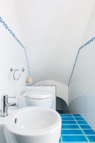 A World Aparts - 143 Sistina - image 12