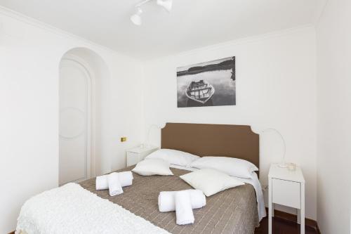 A World Aparts - 143 Sistina - image 8