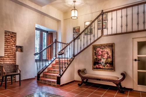Colonial 154 H Boutique