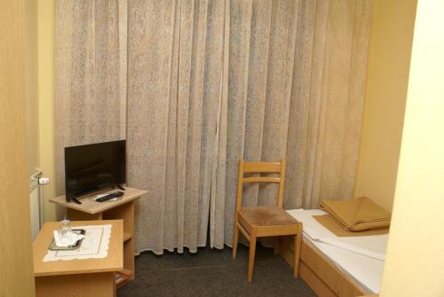 1 twin bed
