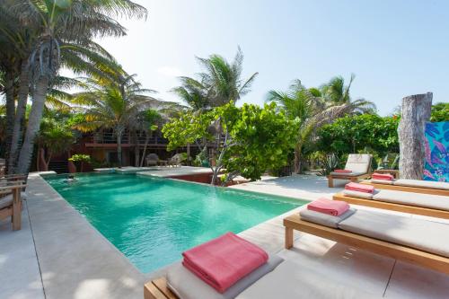 110664745 Zamas Hotel