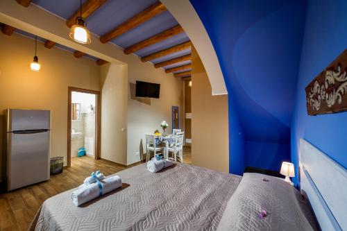 Standard Double Room image 5