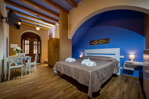 Standard Double Room image 3