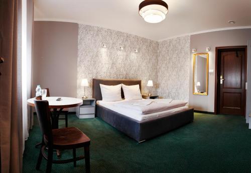 1 queen bed