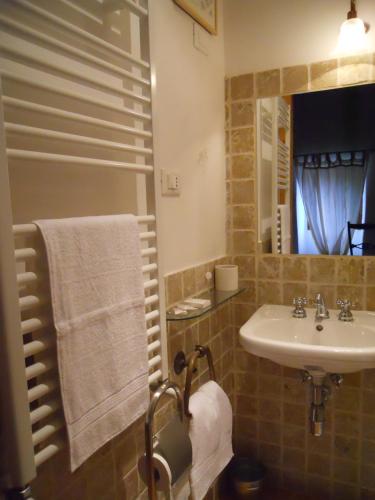 Guesthouse Runcini - image 2