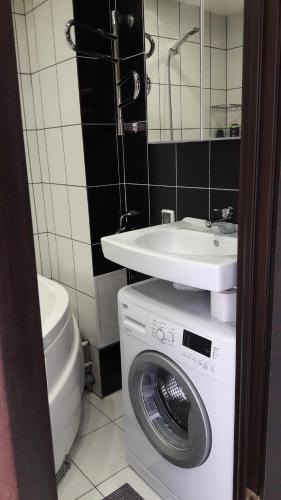 Old Town Apartments - image 2