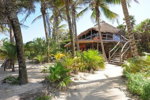 110744962 Zamas Hotel