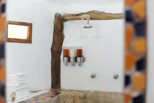 110757368 Zamas Hotel
