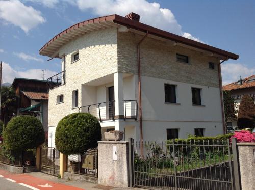  Casa Robilio, Pension in Maccagno Superiore