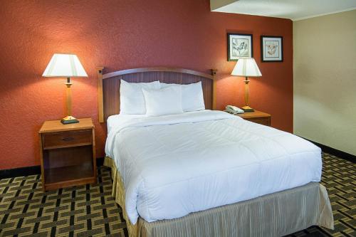 2 bedrooms, 4 beds