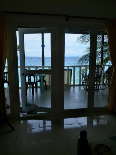 Anton's Beach Resort – Oslob, IL