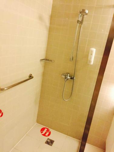 Qian Yan Luxury Stand up Shower China Prime Luxury Self-Contained