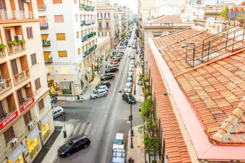 Deluxe Double or Twin Room with Balcony room in Kalamonjo Suite&Rooms