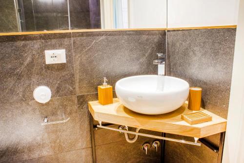 Deluxe Double or Twin Room with Balcony image 9