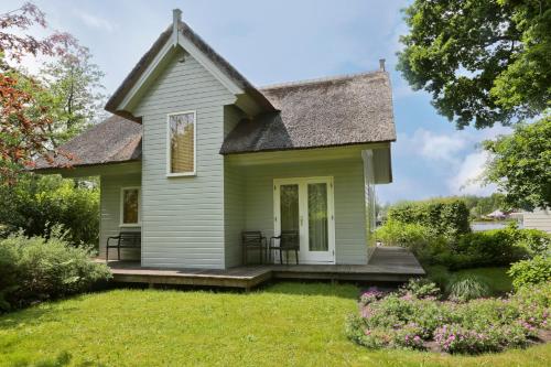 Idyllic Lakehouse - dog is welcome fenced garden