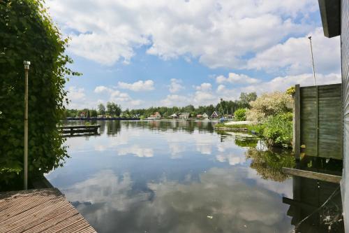 Idyllic Lakehouse - dog is welcome fenced garden in Haren